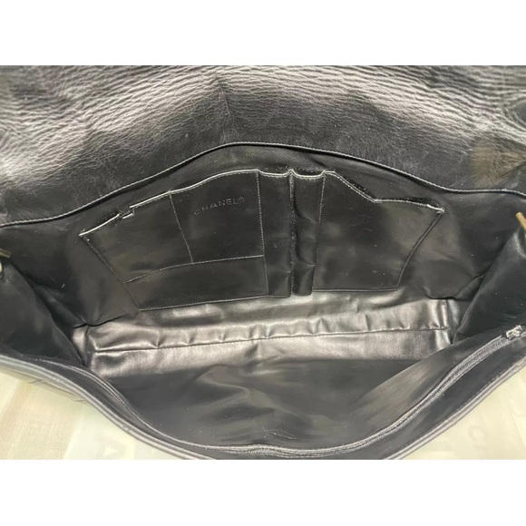 Authentic Chanel  black leather shoulder bag - Picture 11 of 15